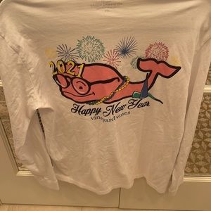 Vineyard Vines XS Unisex Whale T-shirt New Years Eve EUC